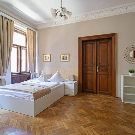 For Celebrations Spacious 3Bdr Apartment With Balcony Praga Exterior foto