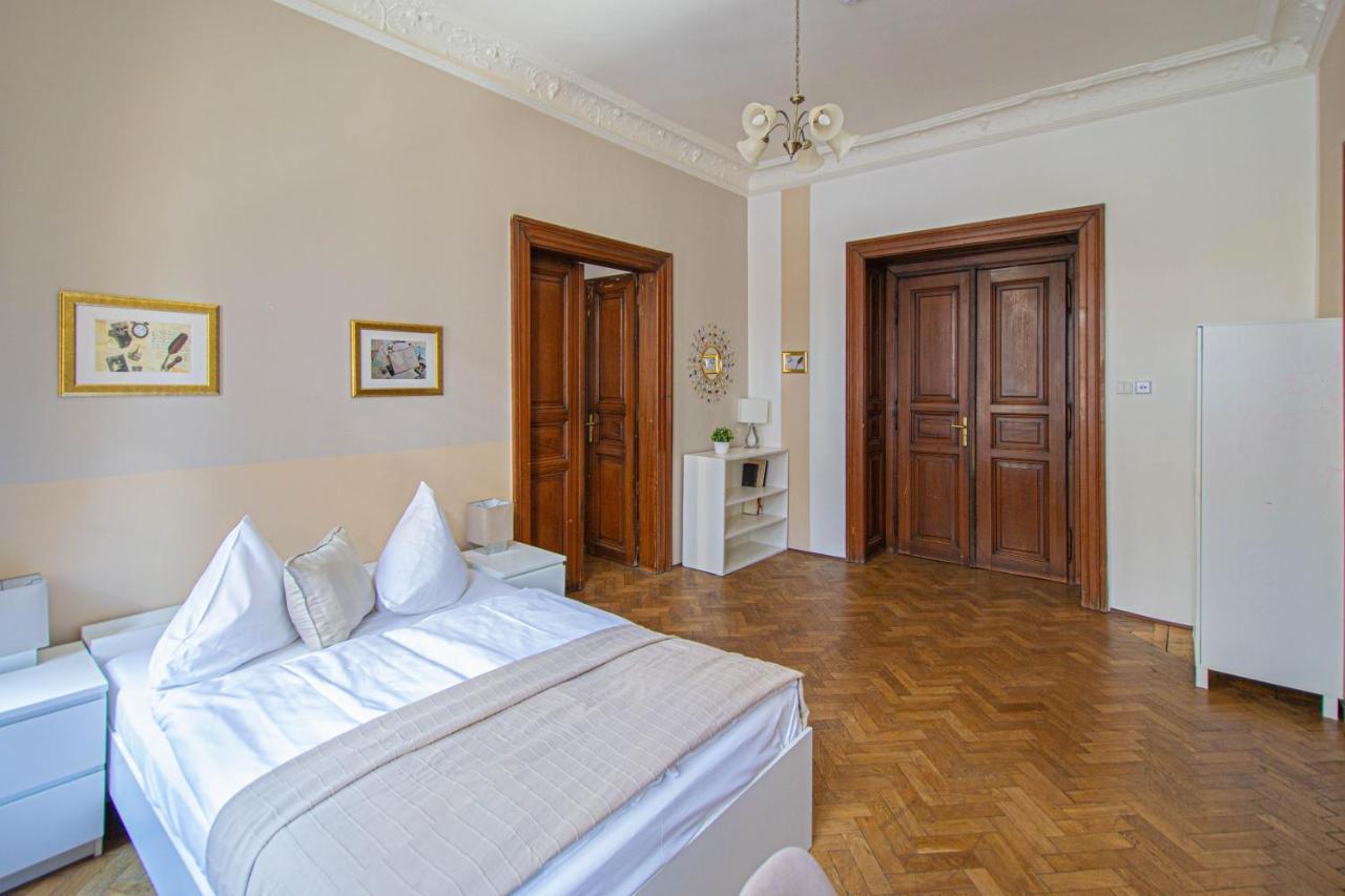 For Celebrations Spacious 3Bdr Apartment With Balcony Praga Exterior foto