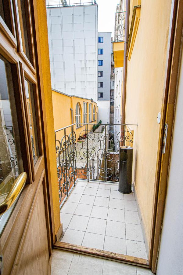 For Celebrations Spacious 3Bdr Apartment With Balcony Praga Exterior foto