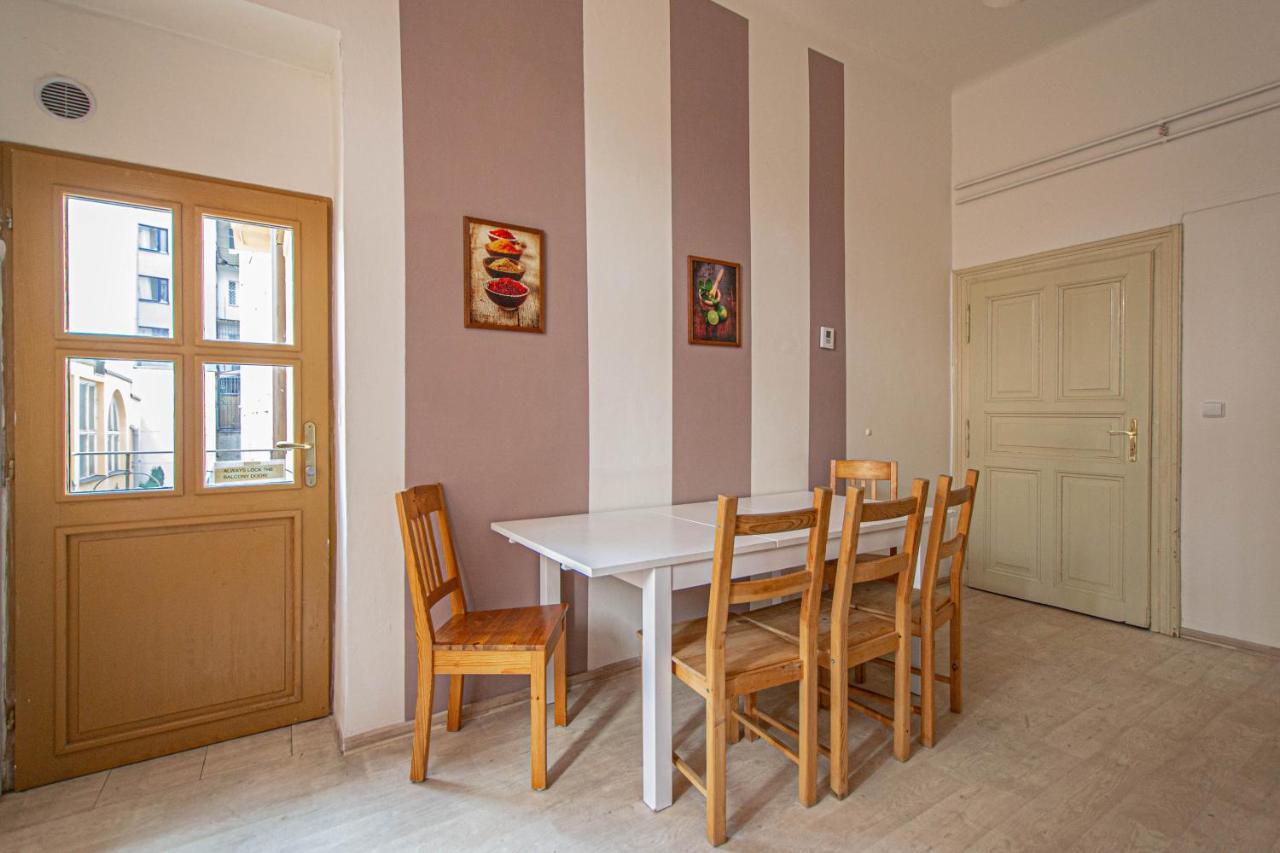 For Celebrations Spacious 3Bdr Apartment With Balcony Praga Exterior foto